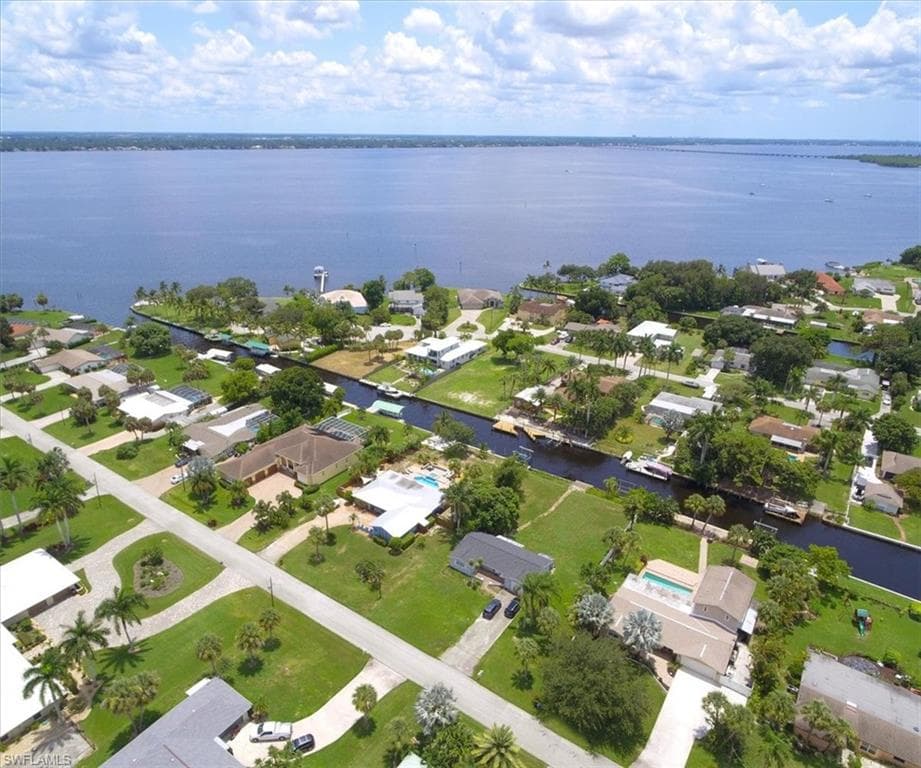 1861 Whitecap CIR NORTH FORT MYERS, FL 33903