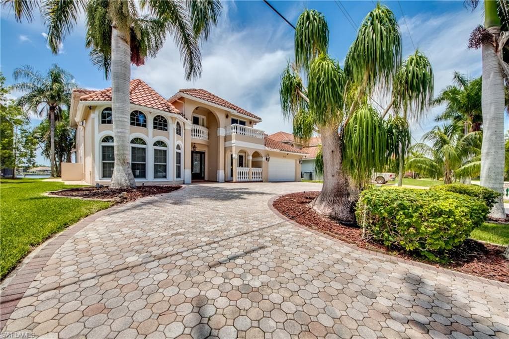 2002 Four Mile Cove PKY CAPE CORAL, FL 33990