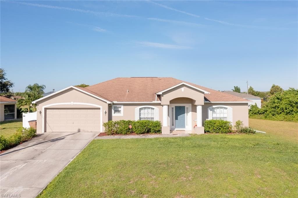 815 Calvert AVE LEHIGH ACRES, FL 33971