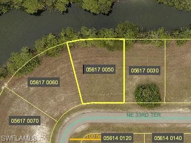 1605 NE 33rd TER CAPE CORAL, FL 33909