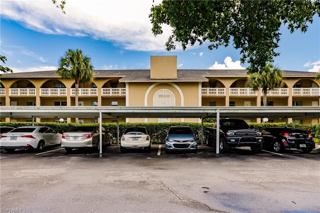 100 Valley Stream DR 305 NAPLES, FL 34113