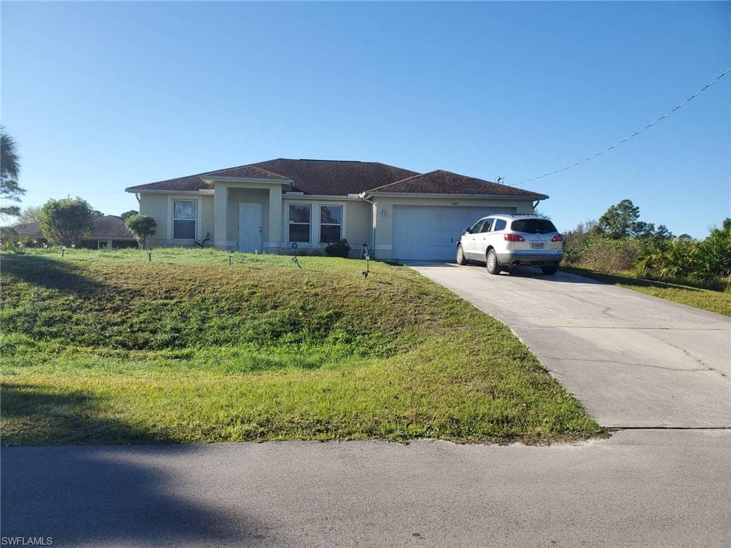 940 Gleason ST LEHIGH ACRES, FL 33974
