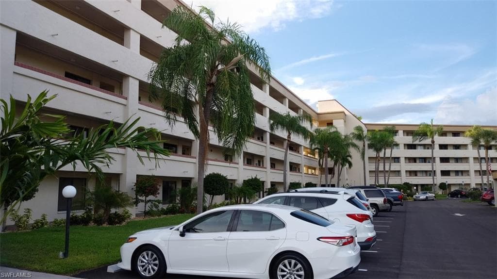 7430 Lake Breeze DR 302 FORT MYERS, FL 33907