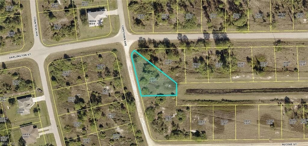 941 Capetown AVE LEHIGH ACRES, FL 33974