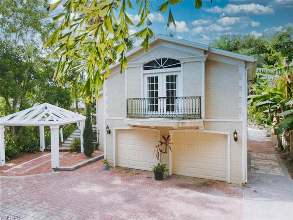 10190 Carolina ST BONITA SPRINGS, FL 34135