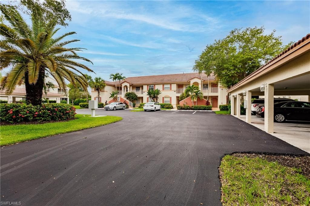 6605 Huntington Lakes CIR 101 NAPLES, FL 34119
