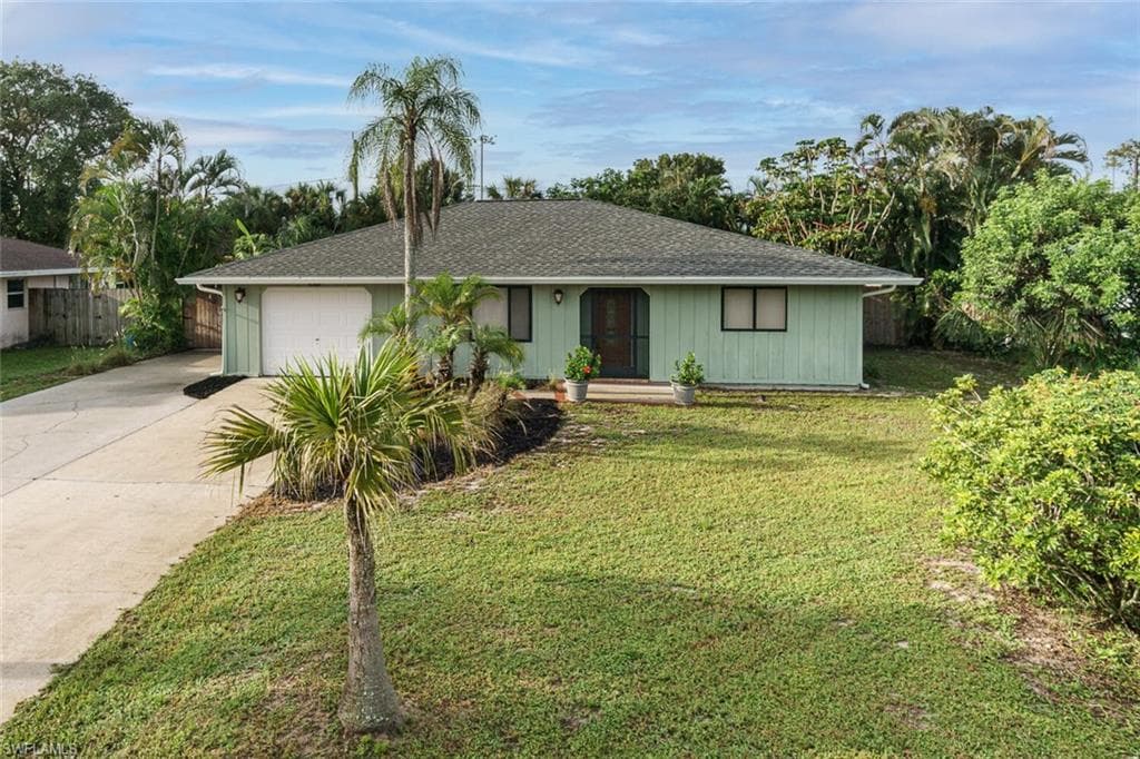 10137 Sunshine DR BONITA SPRINGS, FL 34135