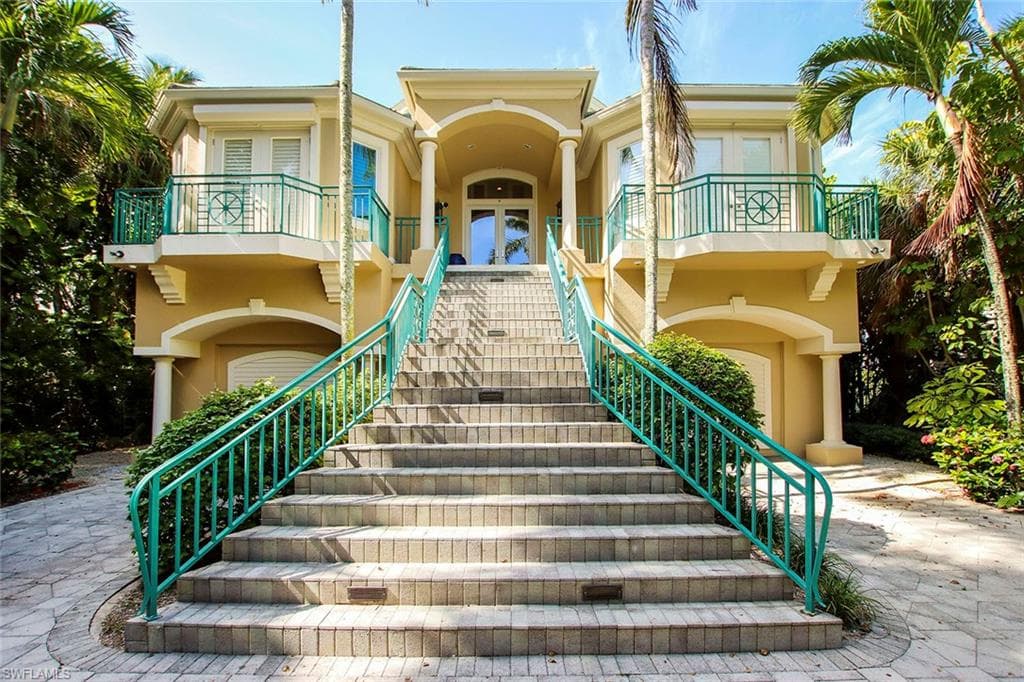 1304 Seaspray LN SANIBEL, FL 33957