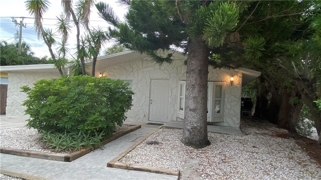 250 Fairweather LN FORT MYERS BEACH, FL 33931