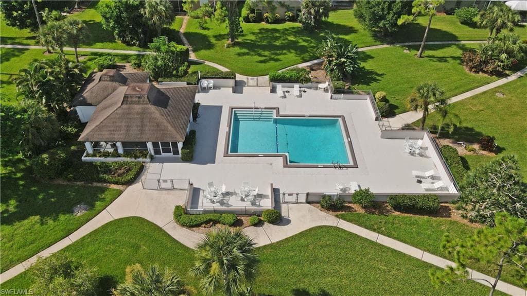 646 Pompano DR NAPLES, FL 34110