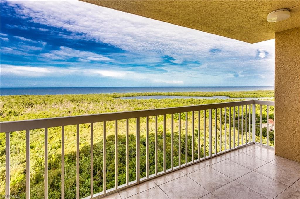 6585 Nicholas BLVD 1203 NAPLES, FL 34108