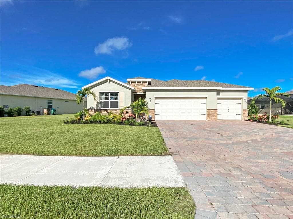3060 Amadora CIR CAPE CORAL, FL 33909
