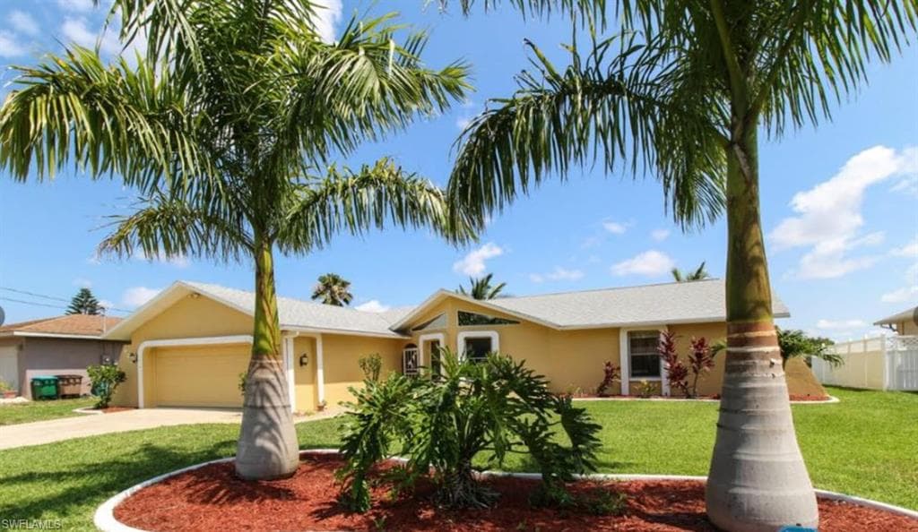 923 SE 15th ST CAPE CORAL, FL 33990