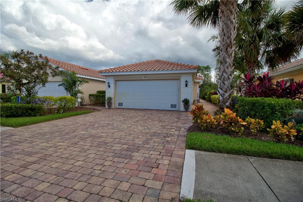 7649 Rozzini LN NAPLES, FL 34114