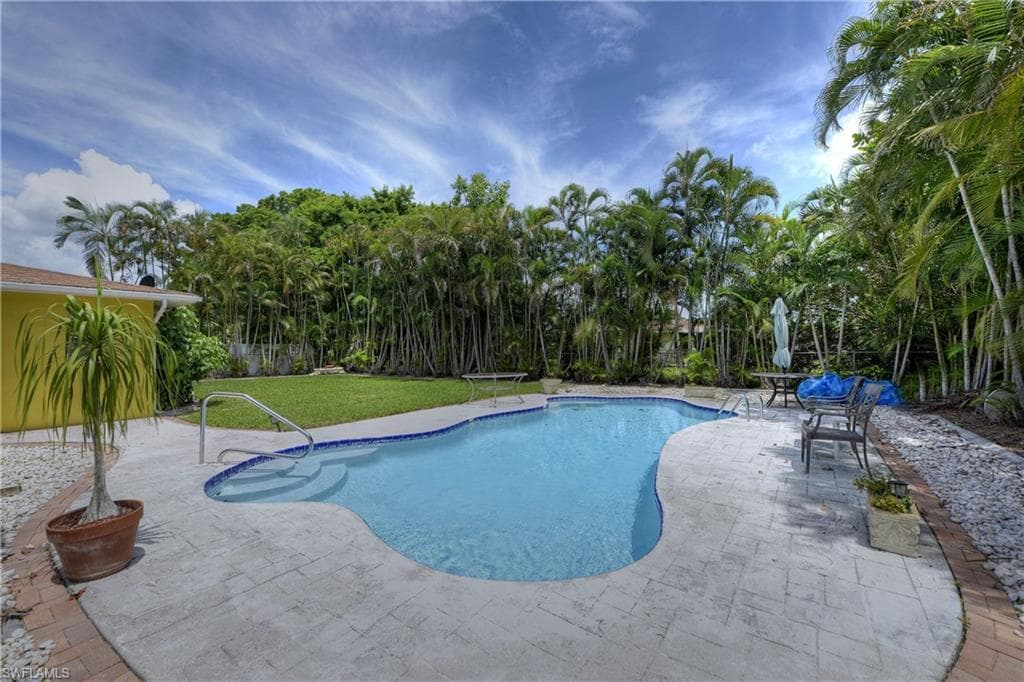 1915 Cornwallis PKY CAPE CORAL, FL 33904