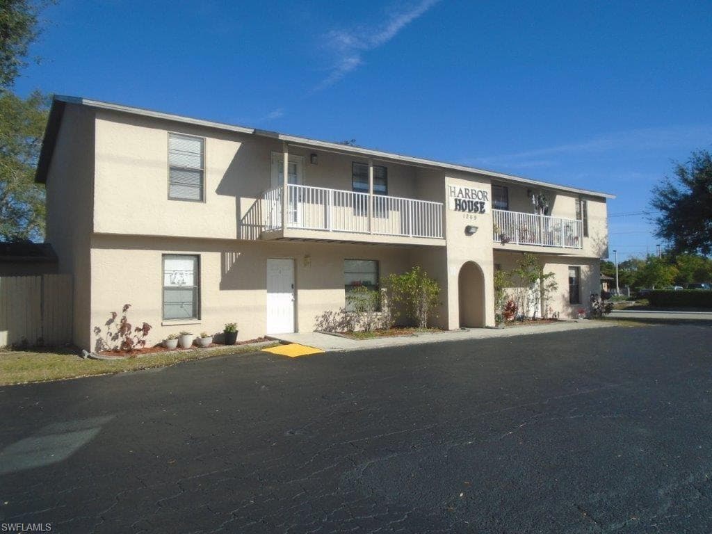 1269 SE 8th TER CAPE CORAL, FL 33990