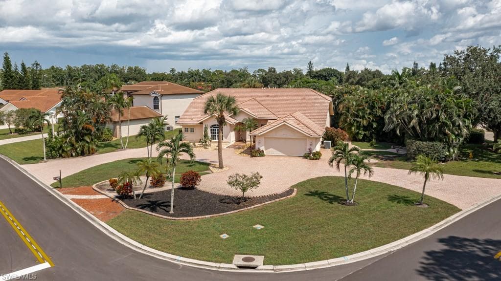 300 Wentworth CT NAPLES, FL 34104