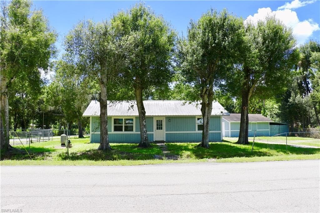 650 Palm AVE LABELLE, FL 33935
