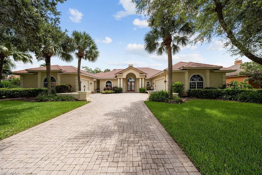 218 Monterey DR NAPLES, FL 34119
