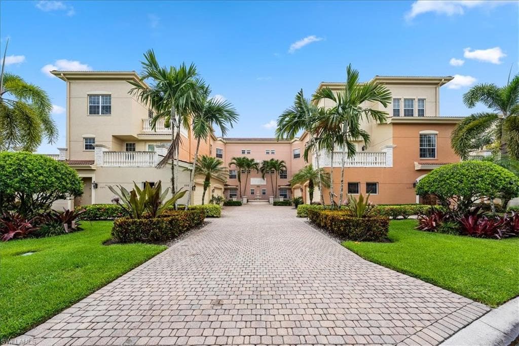 592 Avellino Isles CIR 301 NAPLES, FL 34119