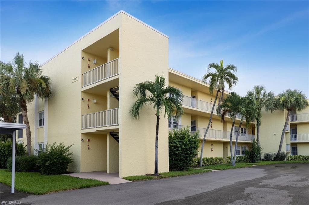 1057 Forest Lakes DR 1201 NAPLES, FL 34105