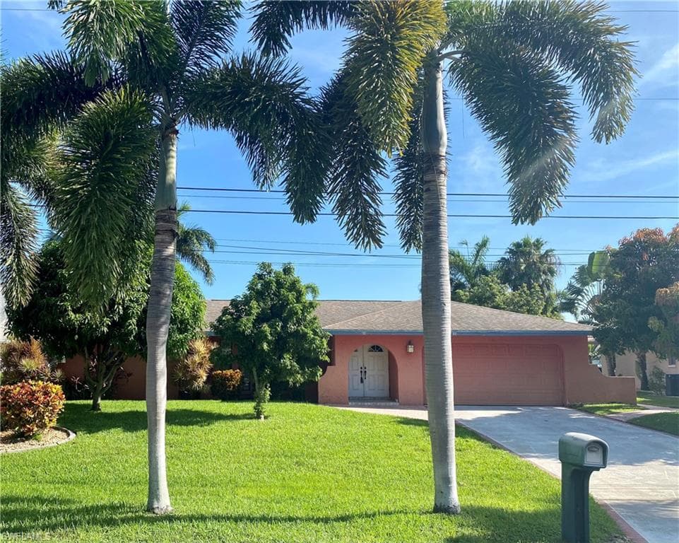 703 SE 33rd TER CAPE CORAL, FL 33904