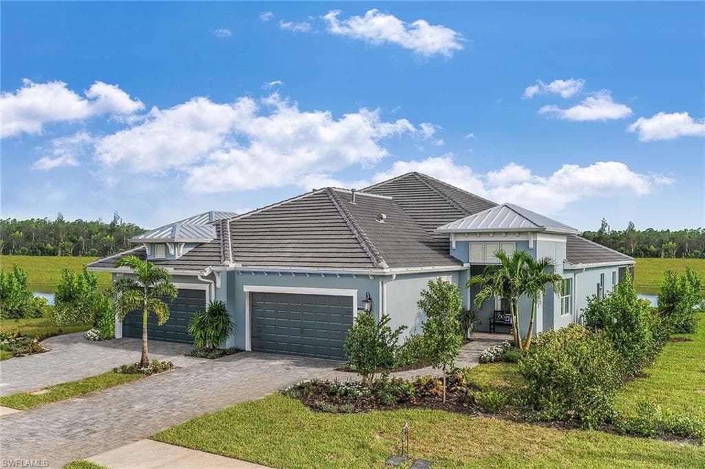 2424 Ariane DR NAPLES, FL 34112