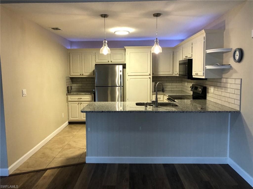 5690 Foxlake DR NORTH FORT MYERS, FL 33917