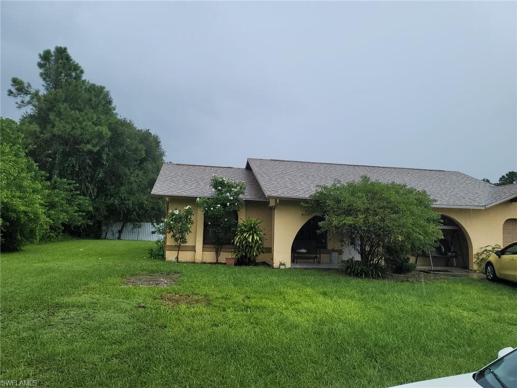 2805 E 8th ST LEHIGH ACRES, FL 33972