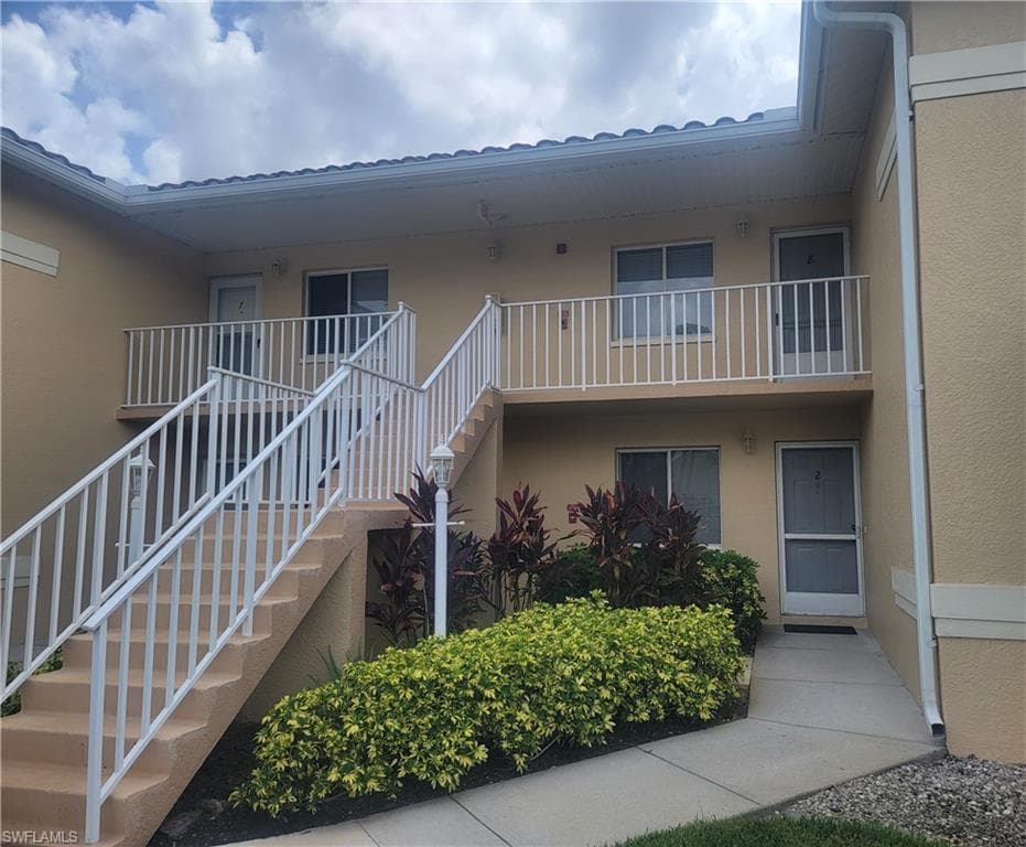 180 Furse Lakes CIR E-2 NAPLES, FL 34104