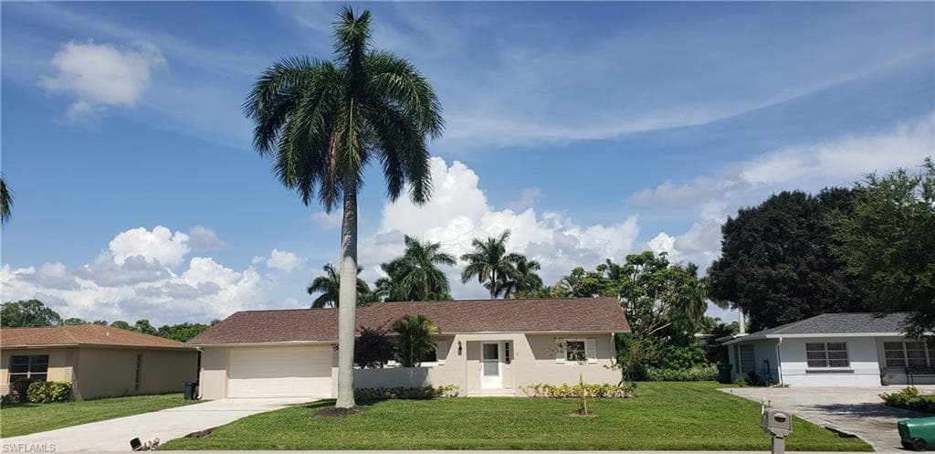 904 CARDINAL ST NAPLES, FL 34104