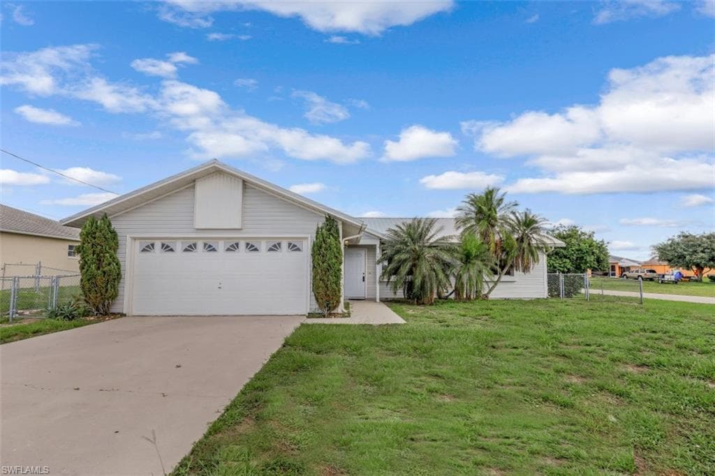 3900 9th ST W LEHIGH ACRES, FL 33971