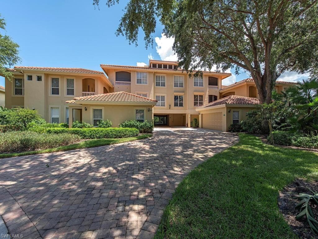 1855 Les Chateaux BLVD 5-104 NAPLES, FL 34109
