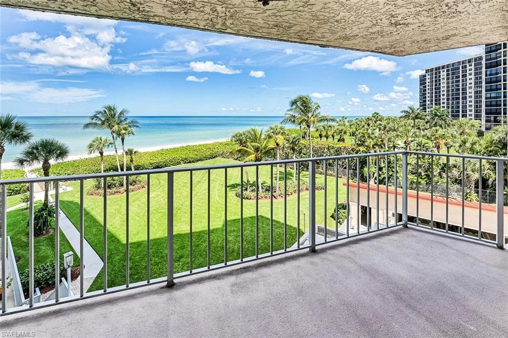 10701 Gulf Shore DR 402 NAPLES, FL 34108