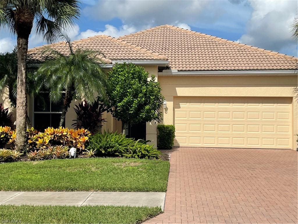 3523 Grand Cypress DR NAPLES, FL 34119