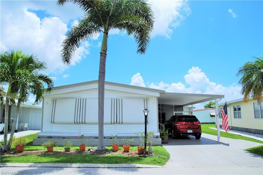 567 Hogan DR NORTH FORT MYERS, FL 33903