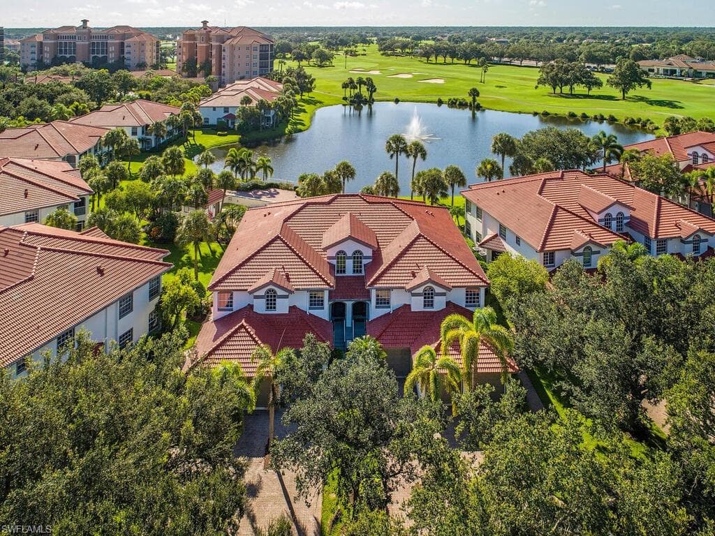 538 Laguna Royale BLVD 403 NAPLES, FL 34119