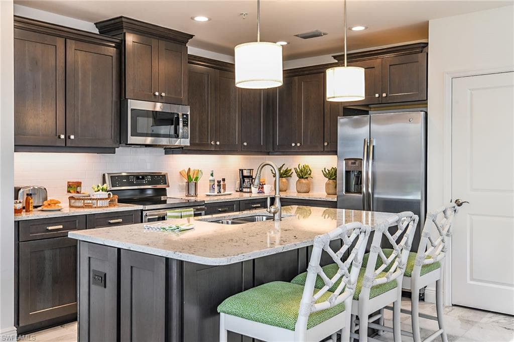 2560 Seychelles DR 1004 NAPLES, FL 34112