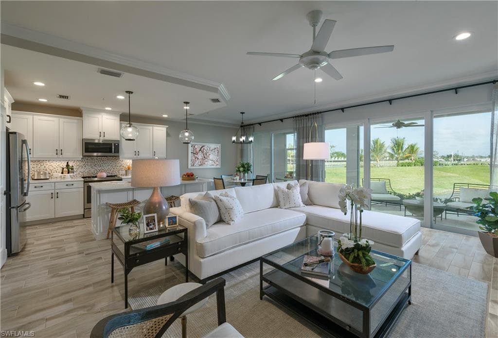 2560 Seychelles DR 1003 NAPLES, FL 34112