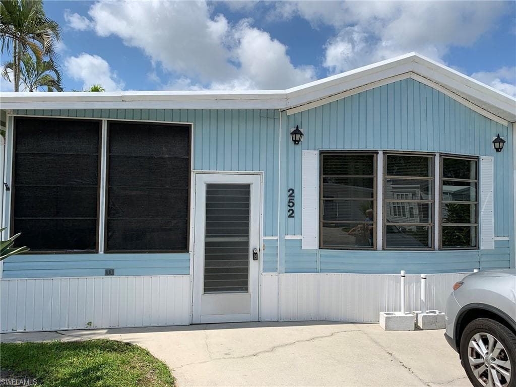 252 Bass LN 252 NAPLES, FL 34114