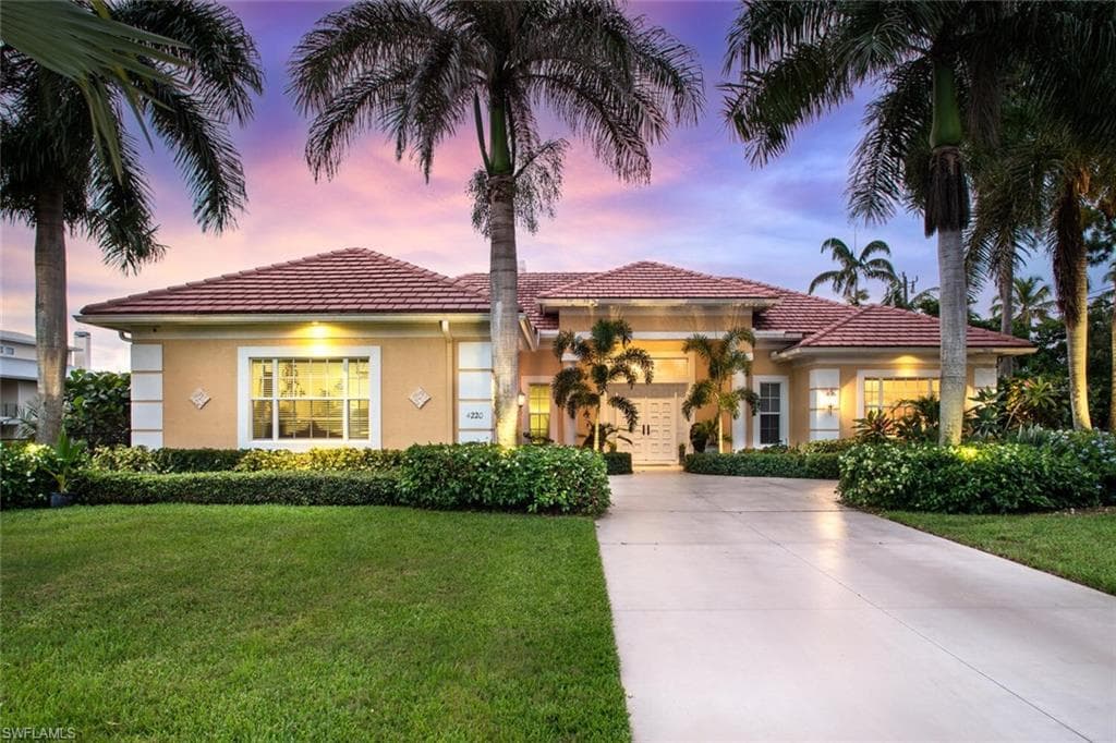 4220 Tarpon AVE BONITA SPRINGS, FL 34134