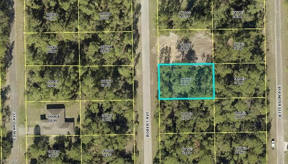 2008 Robert AVE ALVA, FL 33920