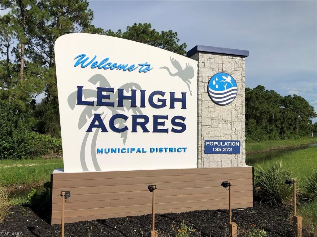 1668 Poinsettia AVE LEHIGH ACRES, FL 33972