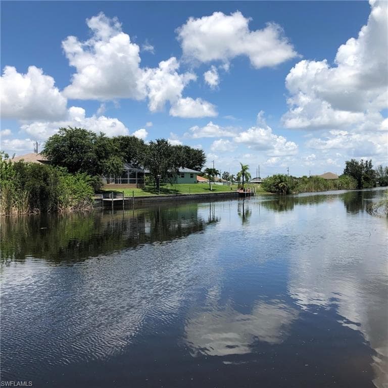 627 NW 8th TER CAPE CORAL, FL 33993