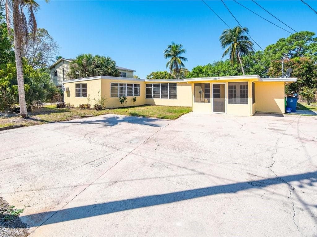 24519 Dolphin ST BONITA SPRINGS, FL 34134