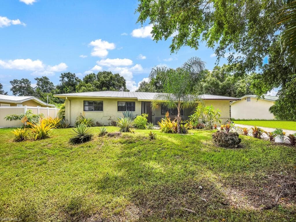 1146 Travis AVE NORTH FORT MYERS, FL 33903