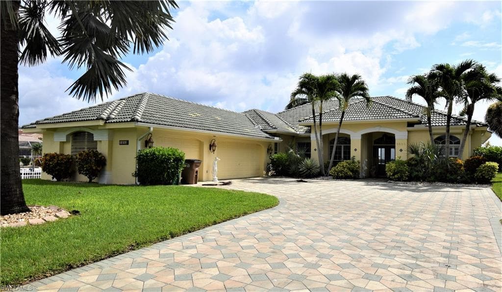 1685 Edith Esplanade CAPE CORAL, FL 33904