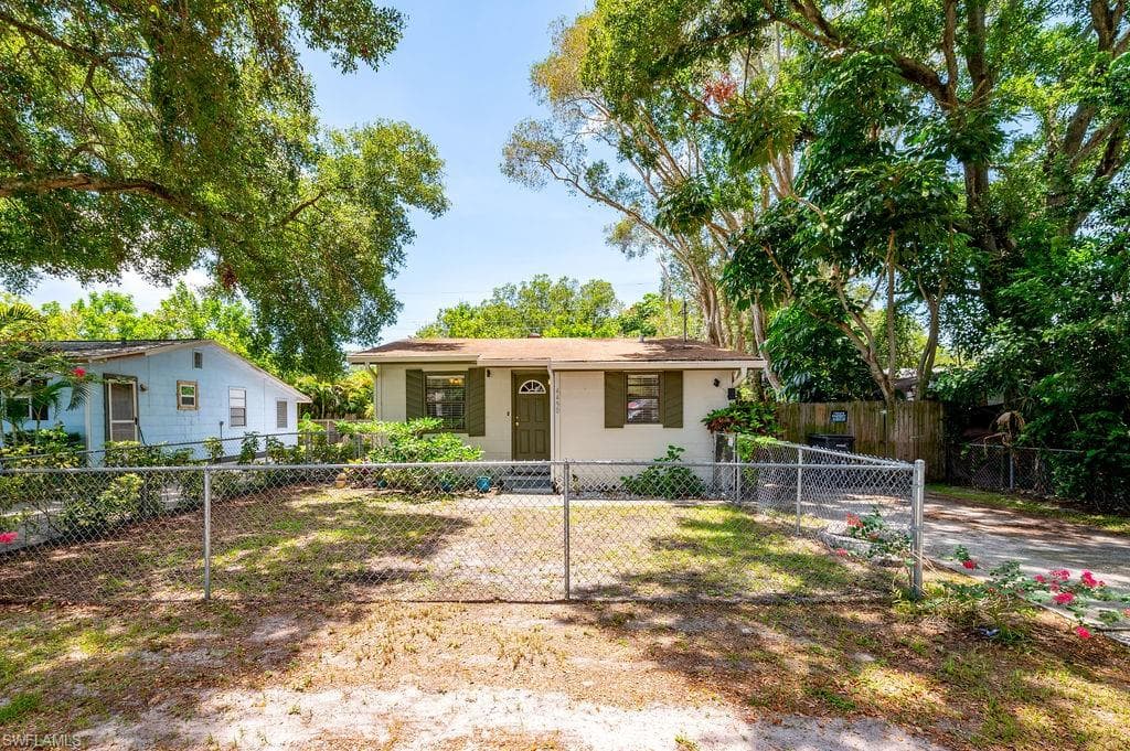 4490 Newark ST N ST. PETERSBURG, FL 33714