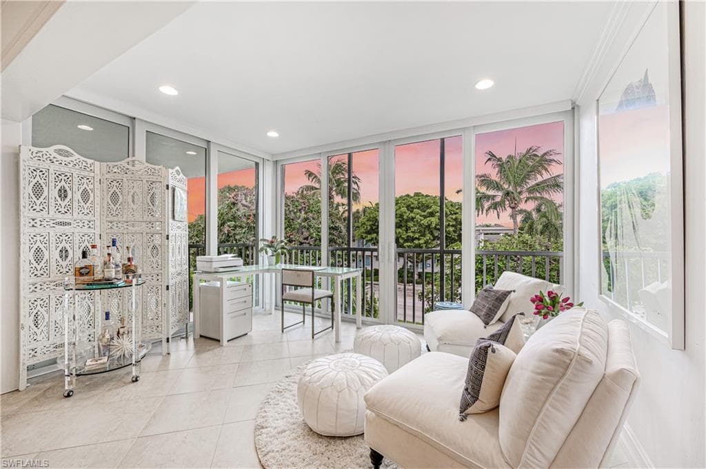 227 3rd AVE S 227 NAPLES, FL 34102