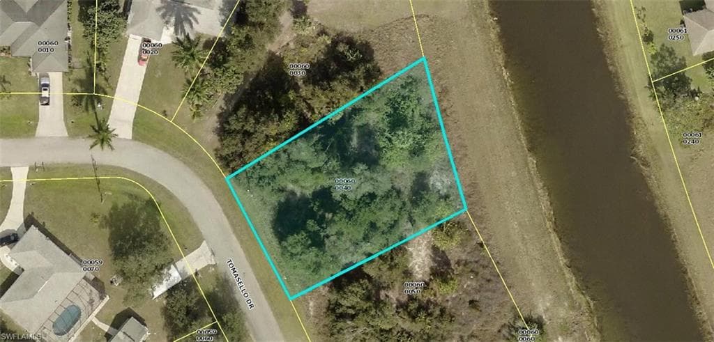 609 Tomasello DR LEHIGH ACRES, FL 33974